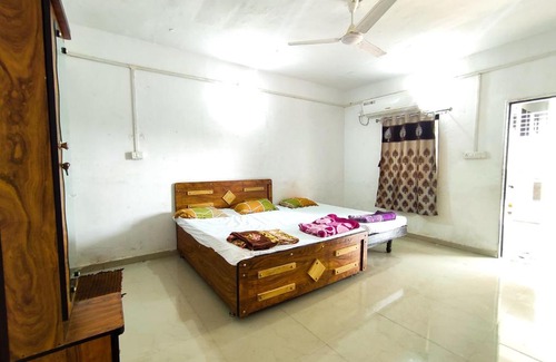 Rajpipla Hotel | V J Farmstay