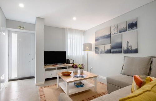 Ponta Delgada House | V L P Amorim