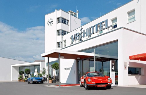 Boeblingen Hotel | V8 HOTEL Classic Motorworld Region Stuttgart