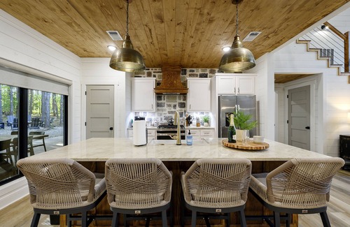 Broken Bow Cabin | Vacana WD, Ping Pong Table, Games, Swing Set, Pets