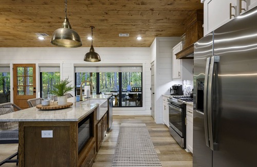 Broken Bow Cabin | Vacana WD, Ping Pong Table, Games, Swing Set, Pets