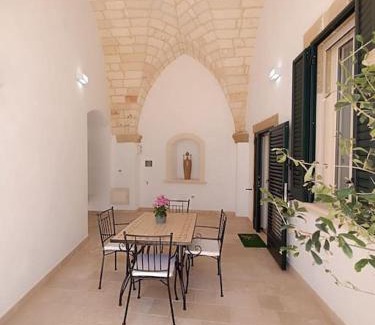 Surano House | Vacanza in Salento IL CORTILE