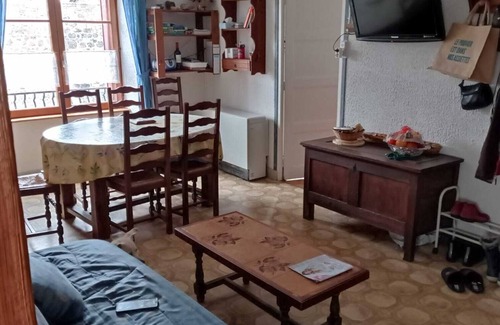 Besse-en-Chandesse Apartment | Vacation apartment