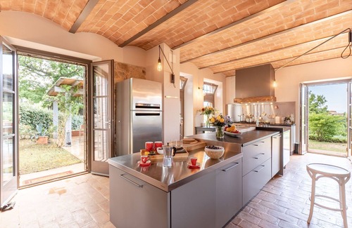 Le Piazze House | Vacation Home in Piazze with 5 bedrooms sleeps 10