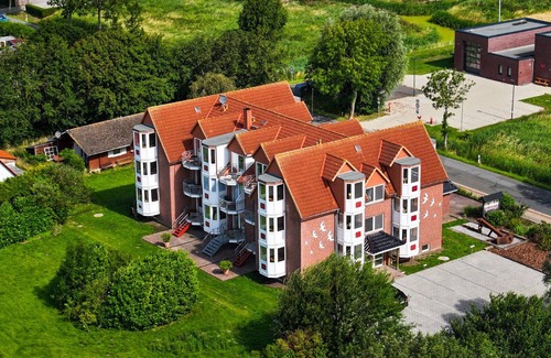Cappel-Neufeld Apartment | Vacation apartment Hansekogge 4-22, romantic and directly on the dike.