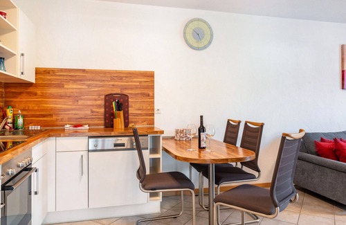 Uhldingen-Muehlhofen Apartment | Vacation apartment 'Terrasse' with private terrace and Wi-Fi