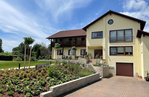 Stausacker Apartment | Vacation apartment (55sqm) with terrace for up to 5 people