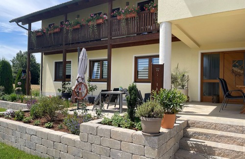 Stausacker Apartment | Vacation apartment (55sqm) with terrace for up to 5 people