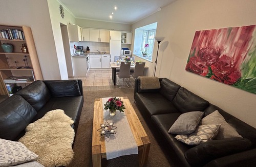 Hilgenriedersiel Apartment | Vacation apartment Seeschwalbe directly on the North Sea dike. Idyllic, quiet, natural beach