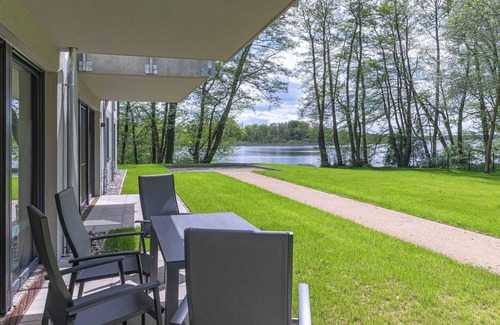 Krakow am See Apartment | Vacation apartment with terrace on Lake Krakow