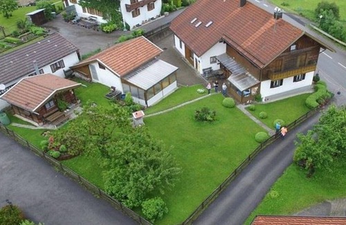 Saulgrub Apartment | Vacation apartment (3-5 pers., 3 bedrooms) - Ferienwohnung Wetzstein