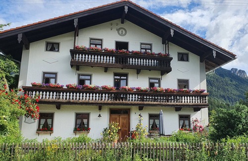Schleching Apartment | Vacation apartment Almwiese on the first floor