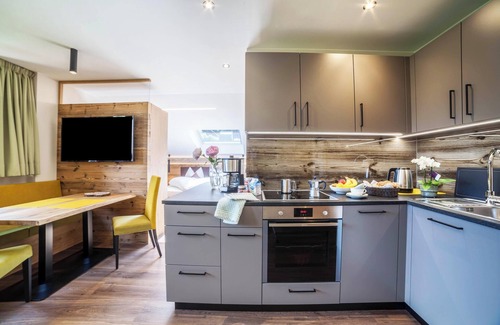 Merano Apartment | Vacation Apartment "Barrique" with Mountain View, Wi-Fi and Garden
