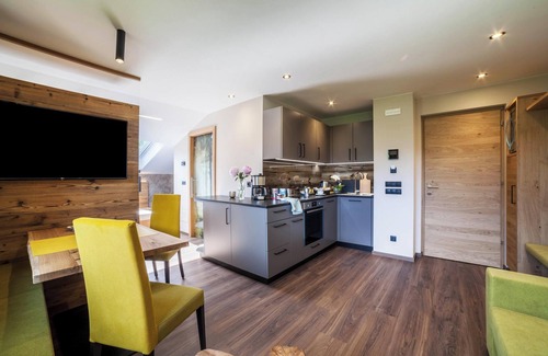 Merano Apartment | Vacation Apartment "Barrique" with Mountain View, Wi-Fi and Garden