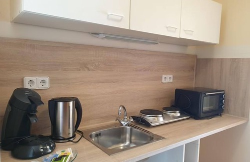 Wamel Apartment | Vacation apartment basement with dog, 45sqm, 1 sleeping alcove with double bed & 1 sofa bed in the living area, max. for 2 people