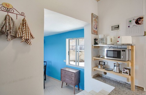 Guimar Apartment | Vacation Apartment 'Habitación Ra' with Shared Terrace and Shared Garden