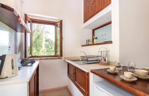 Fornole Apartment | Vacation apartment in a country house, former farm, surrounded by vineyards and olive groves.