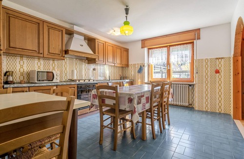 Epinel Apartment | Vacation apartment on the 1st floor of a characteristic chalet in Epinel, a district of Cogne.