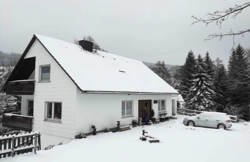 Elkeringhausen Apartment | Vacation apartment with 3 bedrooms with terrace