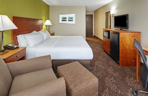 Matteson House | Vacation Day Is Always A Great Idea! Onsite Restaurant, Free Parking