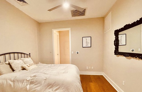 Waller Creek District Condo | Vacation Downtown Austin with hot tub