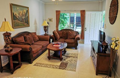 Si Sunthon House | Vacation Garden Villa