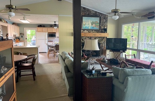 Dadeville House | Vacation Getaway on Lake Martin only 35 minutes from Auburn