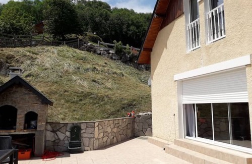 Grust Cottage | Vacation home in the heart of the Pyrenees National Park.