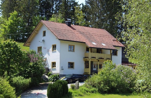 Neureichenau House | Vacation home (120sqm) with garden and sauna