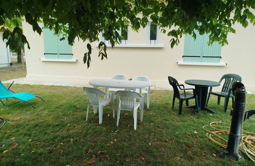 Lesperon House | Vacation home 25 minutes from the beach