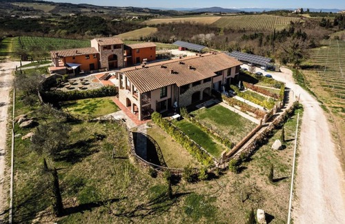 Montespertoli House | Vacation Home "Andromeda apartment" with Pool, A/C & Wi-Fi