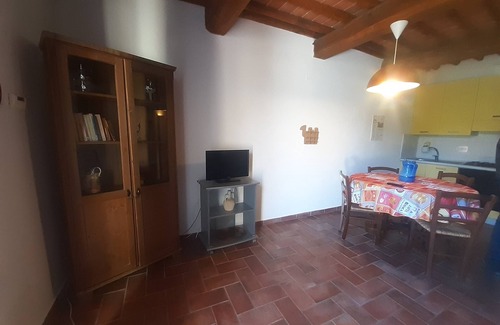 Montespertoli House | Vacation Home "Andromeda apartment" with Pool, A/C & Wi-Fi