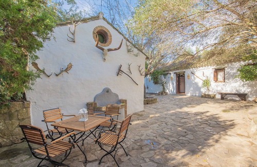Los Angeles House | Vacation Home "Apartamento Cortijo Rural Las Aves" with Mountain View & Shared Pool