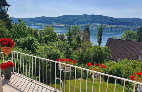 Ohningen House | Vacation home Bellevue, within walking distance of public access to Lake Constance, panoramic lake view