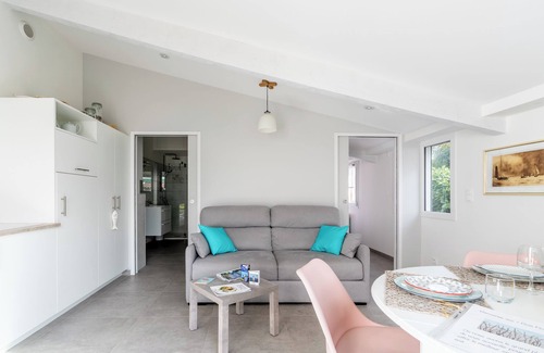 Ste Marie sur Mer House | Vacation Home "Bois Flottés - Maisonnette 700m Mer" with Private Terrace, Private Garden & Wi-Fi