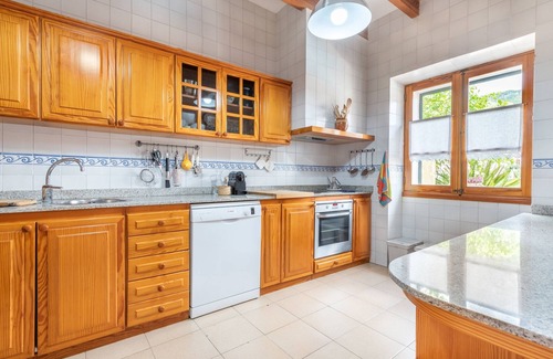 Selva House | Vacation Home "Can Roseta" with Mountain View, Garden, Pool, Terraces & Wi-Fi