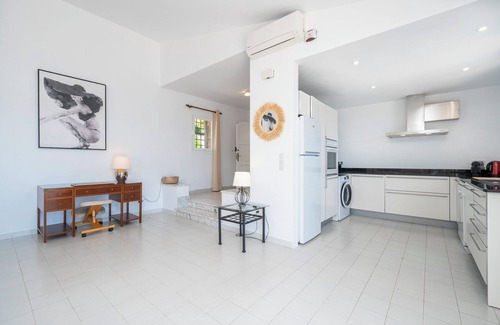 Provensals House | Vacation Home "Carol On The Rocks Mhm" with Sea View, Private Pool & Wi-Fi