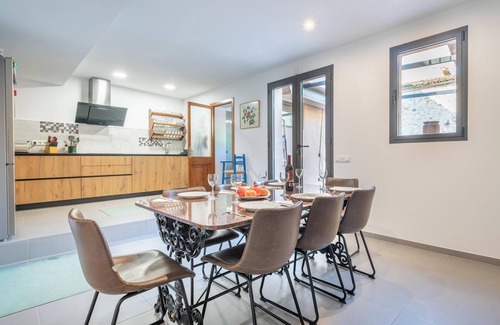 Petra House | Vacation Home Cas Solleric with Pool, Balcony, A/C & Wi-Fi