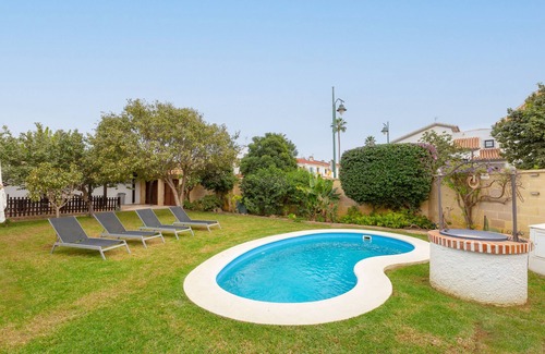 Guadalmar House | Vacation Home "Casa Guadalmar" with Private Pool, Terrace & Wi-Fi