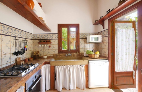 Petra House | Vacation Home Colomer with Balcony, Wi-Fi & Garden