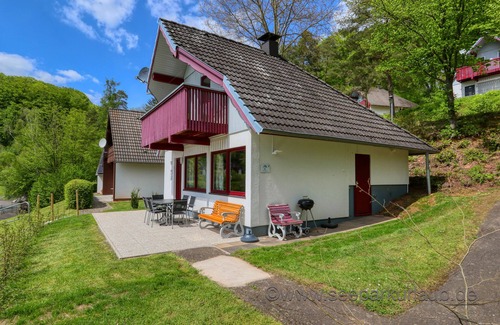 Kirchheim House | Vacation home, detached - lake view - 6 persons - comfortably furnished.