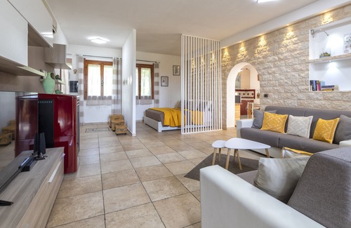 Alghero House | Vacation Home "Domo Anghèleda" with 2 Terraces, A/C & Wi-Fi