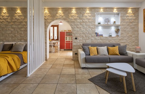 Alghero House | Vacation Home "Domo Anghèleda" with 2 Terraces, A/C & Wi-Fi