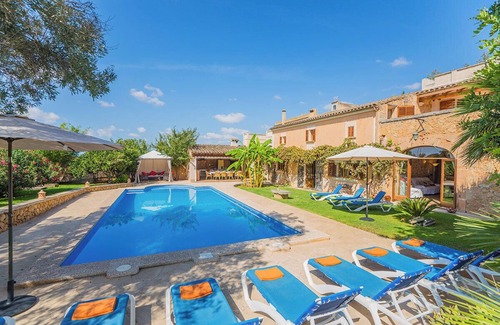 Cas Concos House | Vacation Home Es Porrassar with Mountain View, Pool, Wi-Fi, A/C, Terraces & Garden