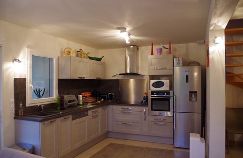 Ambon House | Vacation home for 6 people, fully equipped, 400m from the beach