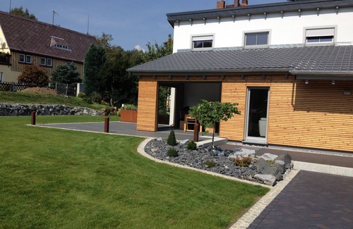 Oybin House | Vacation home for up to 6 people with large garden, 3 bedrooms and 2 bathrooms <b