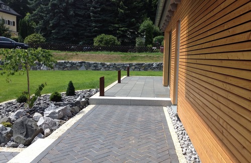 Oybin House | Vacation home for up to 6 people with large garden, 3 bedrooms and 2 bathrooms <b