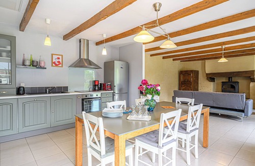 Ploneour-Lanvern House | Vacation Home "Gîte Authentique Breton: with Private Terrace, Private Garden & Wi-Fi