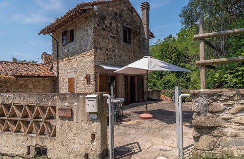 Gattaia House | Vacation Home "Il Mulino Della Cupolina" with Private Terrace, Shared Garden & Wi-Fi