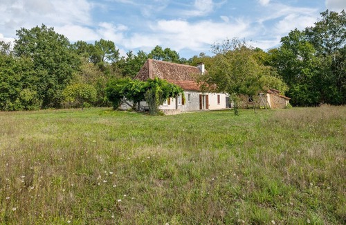 Cendrieux House | Vacation Home in Lacropte near Woods
